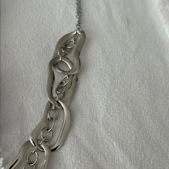 Elegant Silver Chain Necklace - Picture 5 of 6